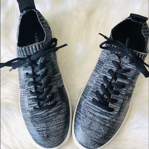 New Steve Madden Black/Gray Tenny